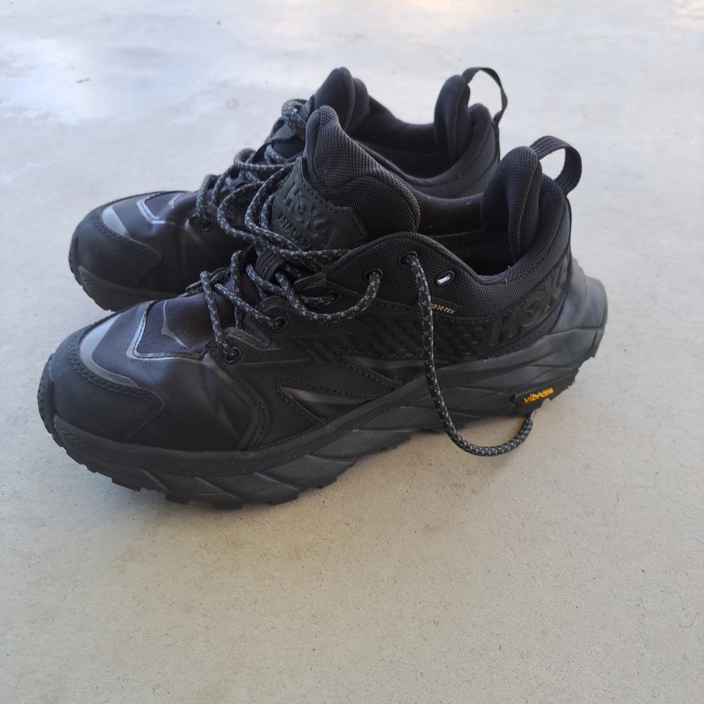 Hoka Shoes Anacapa One One Women's Black Athletic  7B